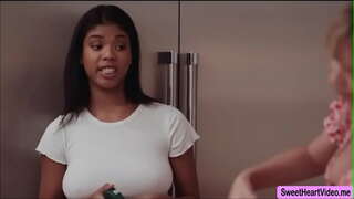 סטעפּדאָטער ניאַ Nacci וואַך דאַנאַ DeArmond ליקס איר נאַס לאָך