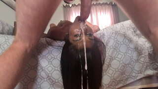 Desi hore hovedet facefuck