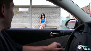 Filthy דוד פּיקינג עלנט באָכער אין ויטאָבוס סטאַנציע, ווייַזונג איר ווי קיל איז עפנטלעך באַרען אין נאַטור