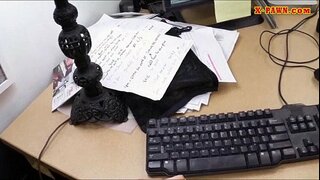 ¡El tipo hizo un trato con una mujer de negocios sexy para que tuviera dinero