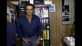 איך באַצאָלט פֿאַר די דינסט אין אן אנדער וועג...