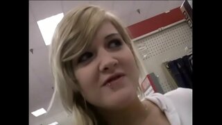 ǃ�的婊子喜欢花费巨大的家伙在她嘴里