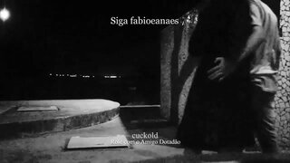 אויסשטרעקן. האָטוויפע safada namorando na rua com o amigo בעם ענדאַוד