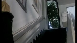 Somary mafana sy ny fakam-panahy blonde babe amin'ny lehibe jugs Brittney Skye nanao dude maka ranonorana mba drill azy