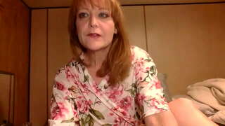 ̄�시한중년여성 그레이 데이비 펌프와 남편 레이 회색을 감싸고